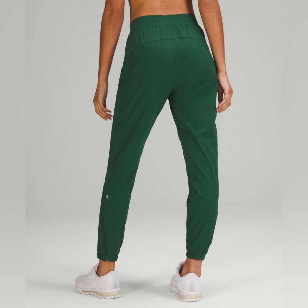 💥LIKE NEW💥 Lululemon Adapted State High-Rise Jogger 28" - SZ 6 - Green